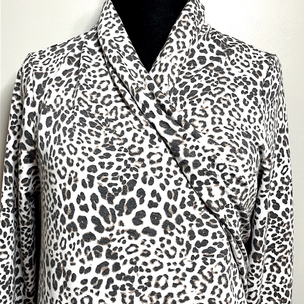 Nwot Bobeau shrug size small! Leopard print wear draped waterfall style or wrap - Picture 3 of 6